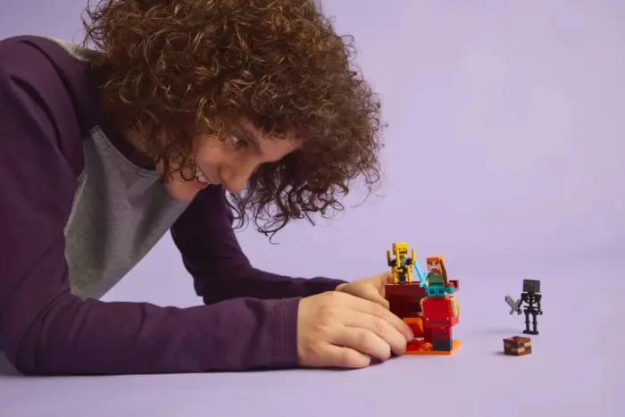 LEGO® Minecraft™ Битка со лавата во Нетхер (21266)