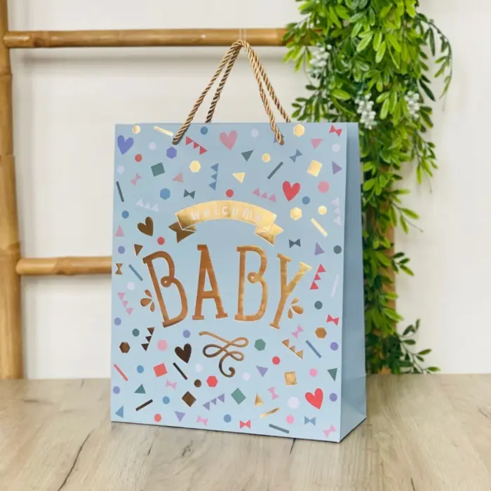 Украсно ќесе за бебешки подарок со натписи и златни детали, 26 x 32 x 10 cm – слика 2