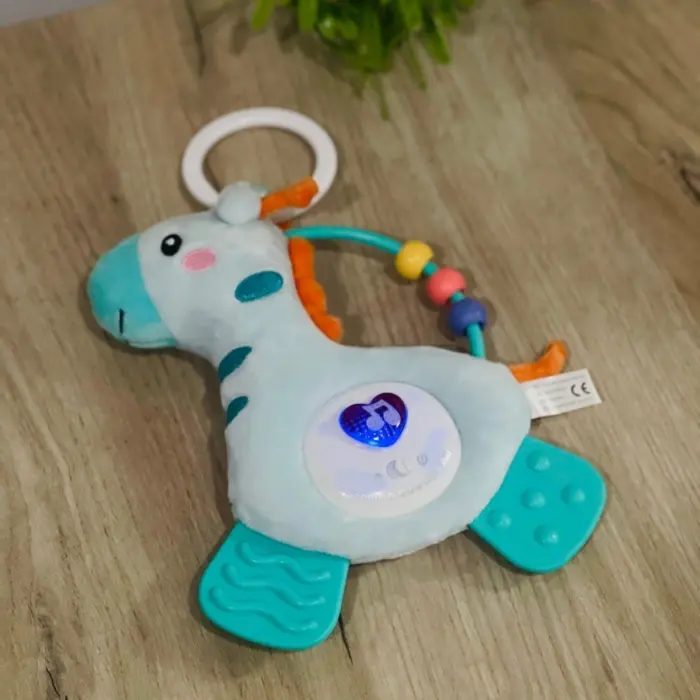 Музичка плишана жирафа со глодалка и светло Soothe and Glow – слика 6