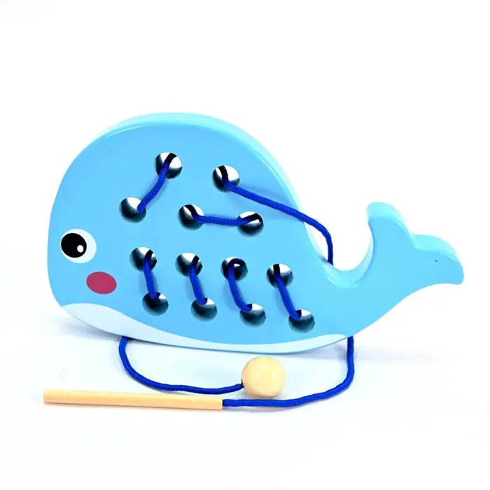 Дрвена играчка за нижење Кит Whale Threading, со врвка и игла