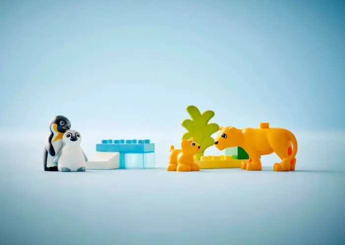 LEGO® DUPLO® Диви животински семејства: Пингвини и лавови (10442)