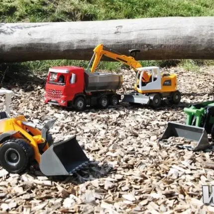 Lena  – Realistic tractor with front loader