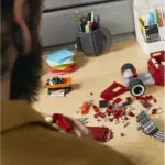 Mega Construx Hot Wheels – Bone Shaker 1:18 сет (904 парчиња) + Die‑Cast модел и сталак