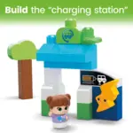 Mega Bloks Green Town Charge & Go Bus – set me 34 kuba, autobus, stacion autobusi, 2 figurina dhe 3 pemë
