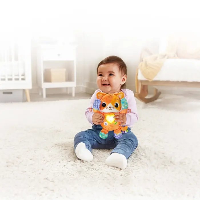 VTech Kotele interaktive pelushi Peek-a-Boo, me muzikë dhe zemër që ndriçon – foto 4