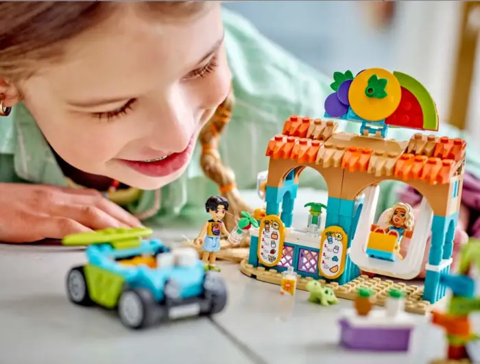 LEGO® Friends – Beach Smoothie Stand (42625)