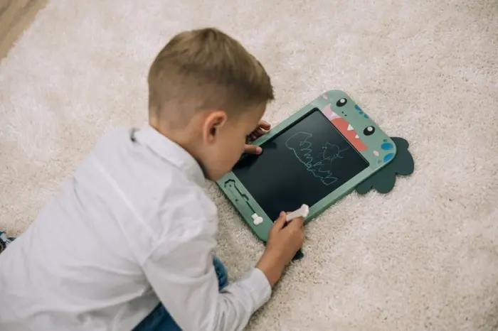 Free2Play LCD табла за цртање во боја, облик на диносаурус, зелена – слика 4