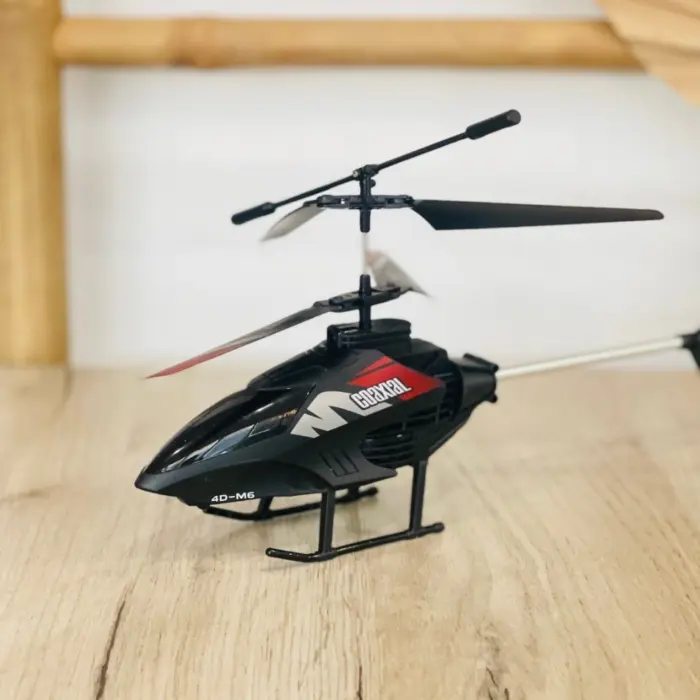 Remote control helicopter with lights and spare propellers – image 4