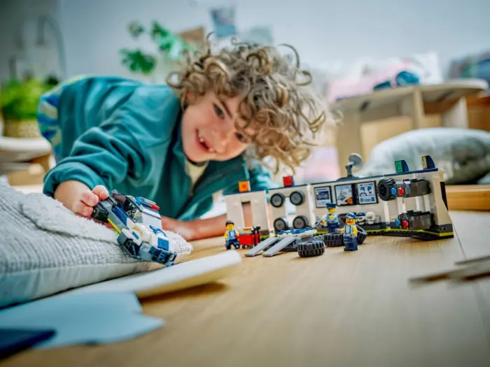 LEGO® City Полициска работилница за преуредување автомобили (60457) – слика 6