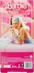 Barbie The Movie kukull – Margot Robbie si Barbie, kukull koleksioni me fustan rozë-bardhë dhe gjerdan me margarita