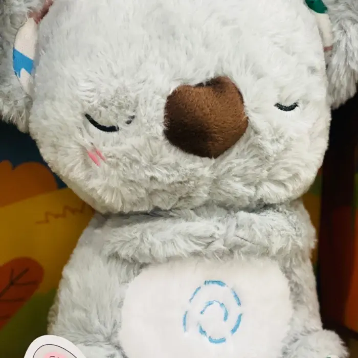 Плишана коала што дише, со смирувачко светло и звуци, Hug Doll – слика 4