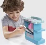Play-Doh Kitchen Creations Rising Cake Oven – Play‑Doh cake making set with oven and 5 tubs of play dough