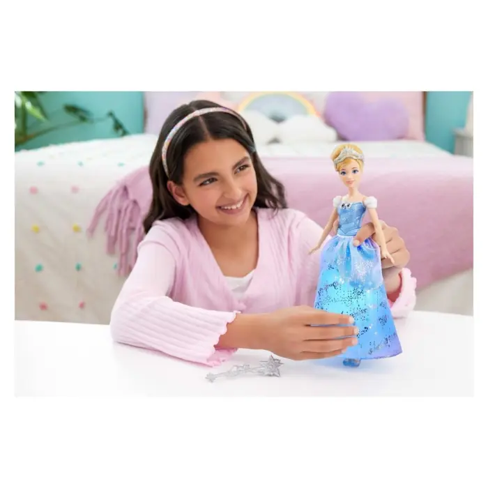 DISNEY Cinderella doll Enchanted Ballgown with lights and sounds, JBF94