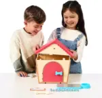 Little Live Pets – My Puppy’s Home Playset со интерактивно куче и 25+ звуци, вклучено куќичка и сет алатки