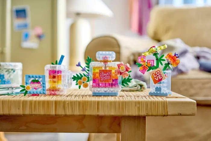LEGO® Creator 3 në 1 Shishe parfumi me lule (31383) – foto 3