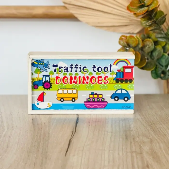 Domino prej druri me figura në kuti druri, pllakat 7 x 3,5 cm
