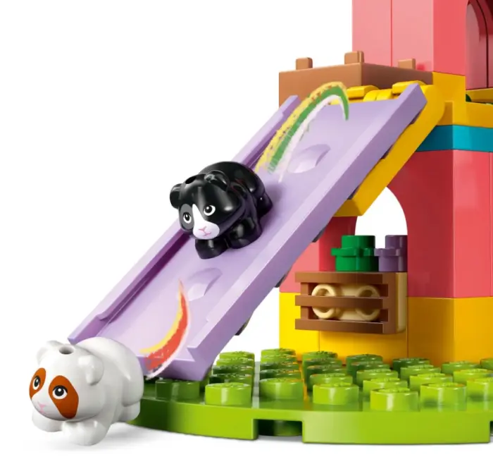 LEGO® Friends Забавна игрална зона за морски прасиња (42640)
