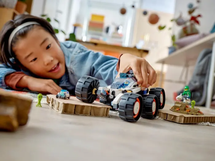 LEGO® City Вселенски истражувачки ровер и вонземски живот (60431) – слика 5