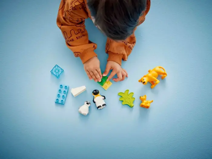 LEGO® DUPLO® Диви животински семејства: Пингвини и лавови (10442)