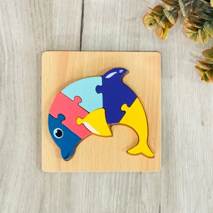 Enigmë e vogël druri në bazë, 15 x 15 cm – flutur, delfin ose peshk – foto 2