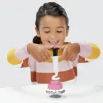 Play-Doh Kitchen Creations Rising Cake Oven – Play‑Doh cake making set with oven and 5 tubs of play dough