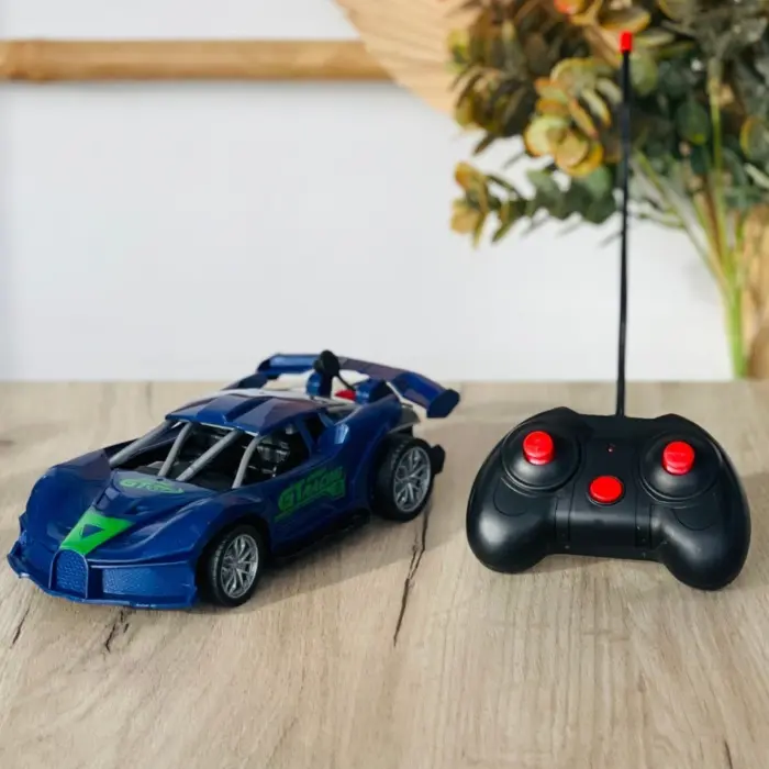Автомобил на далечинско управување Spray Car 1:18 со ефект на чад – слика 2