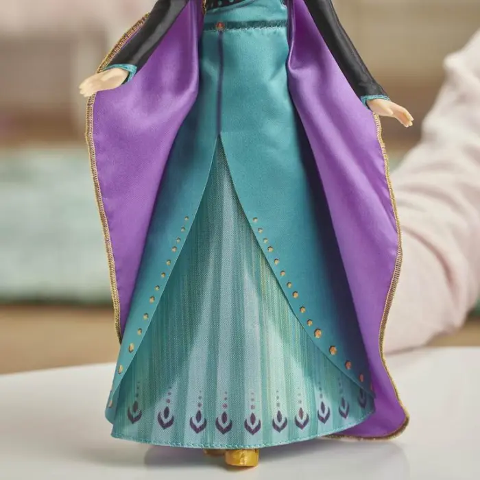 Aнa – singing doll “Queen” from Disney Frozen 2