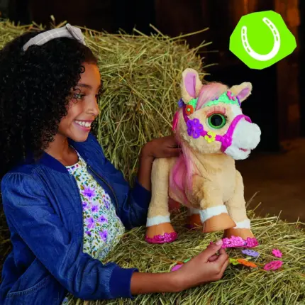 Cinnamon My Stylin’ Pony – интерактивно плишано пони со 80+ звуци и 26 додатоци
