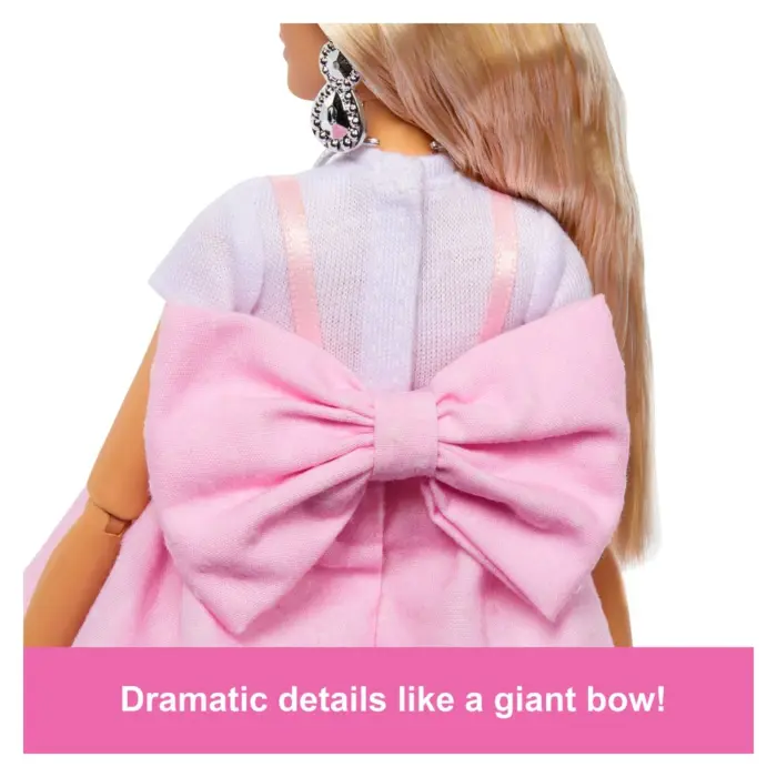 Barbie Deluxe Fashionista doll, blonde