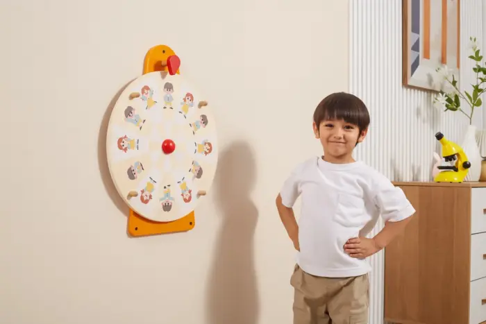 Viga Wooden wall toy Wheel with movements and emotions, 56,5 x 45 cm