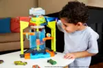 Hot Wheels Set larjeje makinash me efekt ndryshimi ngjyrash