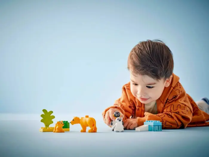 LEGO® DUPLO® Диви животински семејства: Пингвини и лавови (10442)