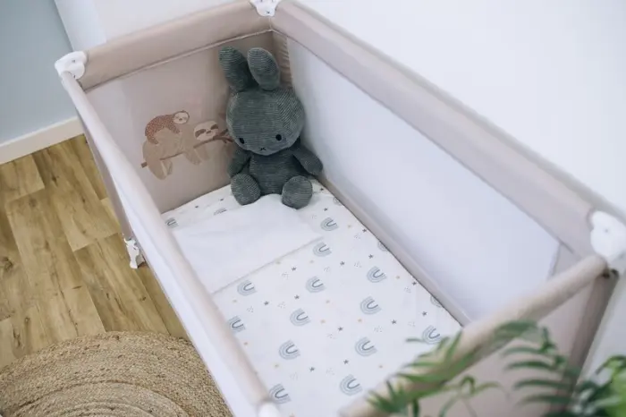 FreeON Love portable cot 120 x 60 cm, beige with sloth motif – image 5