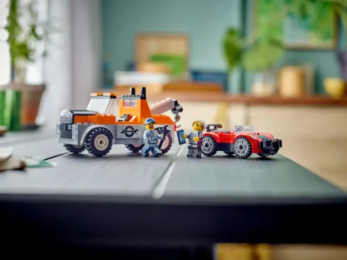 LEGO® City – Tow truck and sports car repair (60435)
