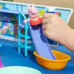 Peppa Pig – Peppa’s Cruise Ship Playset– mini kryqëzor me 3 nivele, 3 figura dhe 13 aksesorë