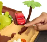 Set lojërash me dinosaur me makinën Lightning McQueen, dinosaur dhe funksione interaktive, Cars On The Road