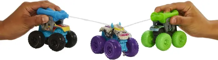 Hot Wheels Monster Trucks Color Reveal – 2 vehicles in one with water magic!