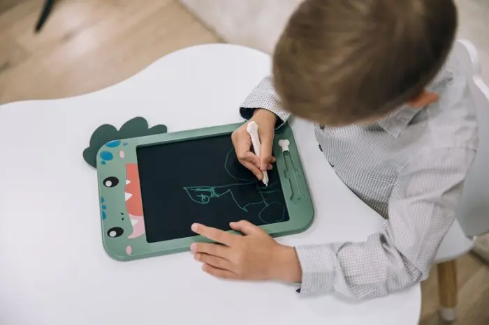 Free2Play LCD табла за цртање во боја, облик на диносаурус, зелена – слика 3