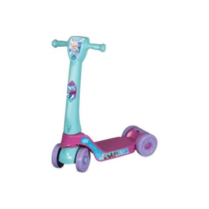 Детски тротинет 'Dede Frozen' со три тркала, украсен со сини и бели мотиви од цртаниот филм 'Frozen', поставен на бела позадина.