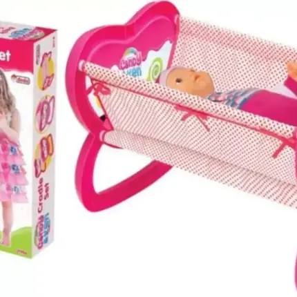 Пластична детска лулашка за кукли 'Dede Candy' во розова, бела и сина боја, со модерен дизајн, поставена на бела позадина