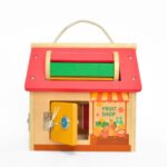 Едукативна дрвена куќичка Montessori Busy House со активности – слика 3