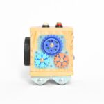 Дрвена активити коцка автобус Busy Block со воланче и запчаници – слика 4