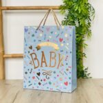 Украсно ќесе за бебешки подарок со натписи и златни детали, 26 x 32 x 10 cm – слика 2