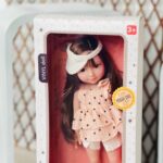 Винил кукла Jelena со лента за коса и фустанче на точки, 33 cm – слика 3