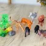 Set figurash kafshësh të egra Safari World, 16 pjesë me elemente dekorative – foto 3