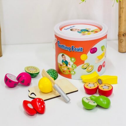 Дрвен сет за сечење овошје Cutting Fruit, 16 делови во кофа за чување