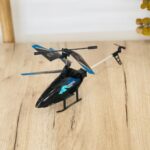 Remote control helicopter with lights and spare propellers – image 3