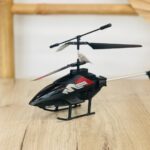 Remote control helicopter with lights and spare propellers – image 4