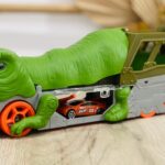 Стаза Диносаурус – камион-транспортер со глава на T-rex и автомобилче – слика 3