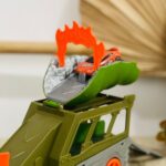Стаза Диносаурус – камион-транспортер со глава на T-rex и автомобилче – слика 4